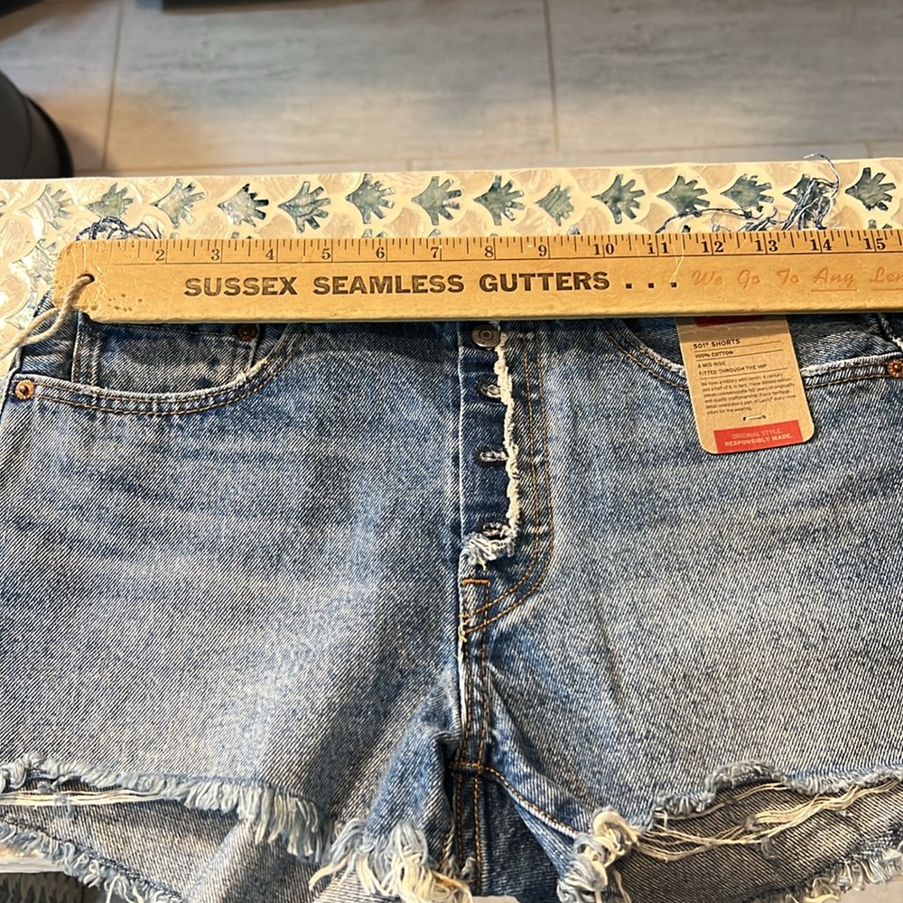 Levi's Women's 501 Ripped Waist Shorts Cut Off 27 - Picture 4 of 6